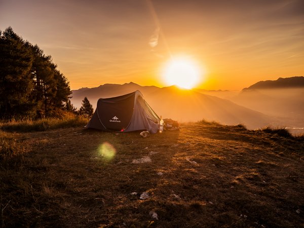 Comment préparer un kit de survie de camping pour des conditions climatiques extrêmes?